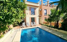 Stunning Home With Outdoor Swimmingpool, 4 Bedrooms And Wifi